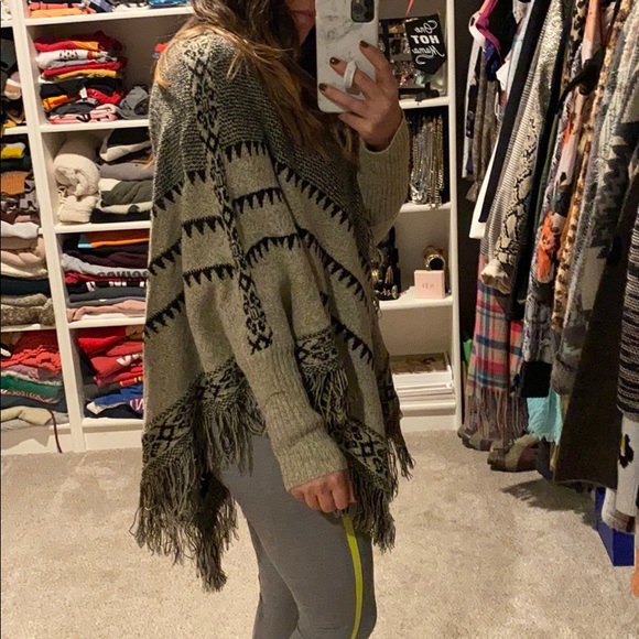 Sleeves poncho - Picture 4 of 4